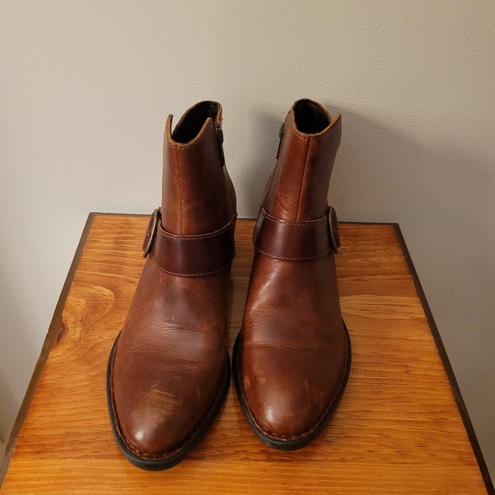 Born Women's size 9M Ankle Boots Mahogany Brown side zip